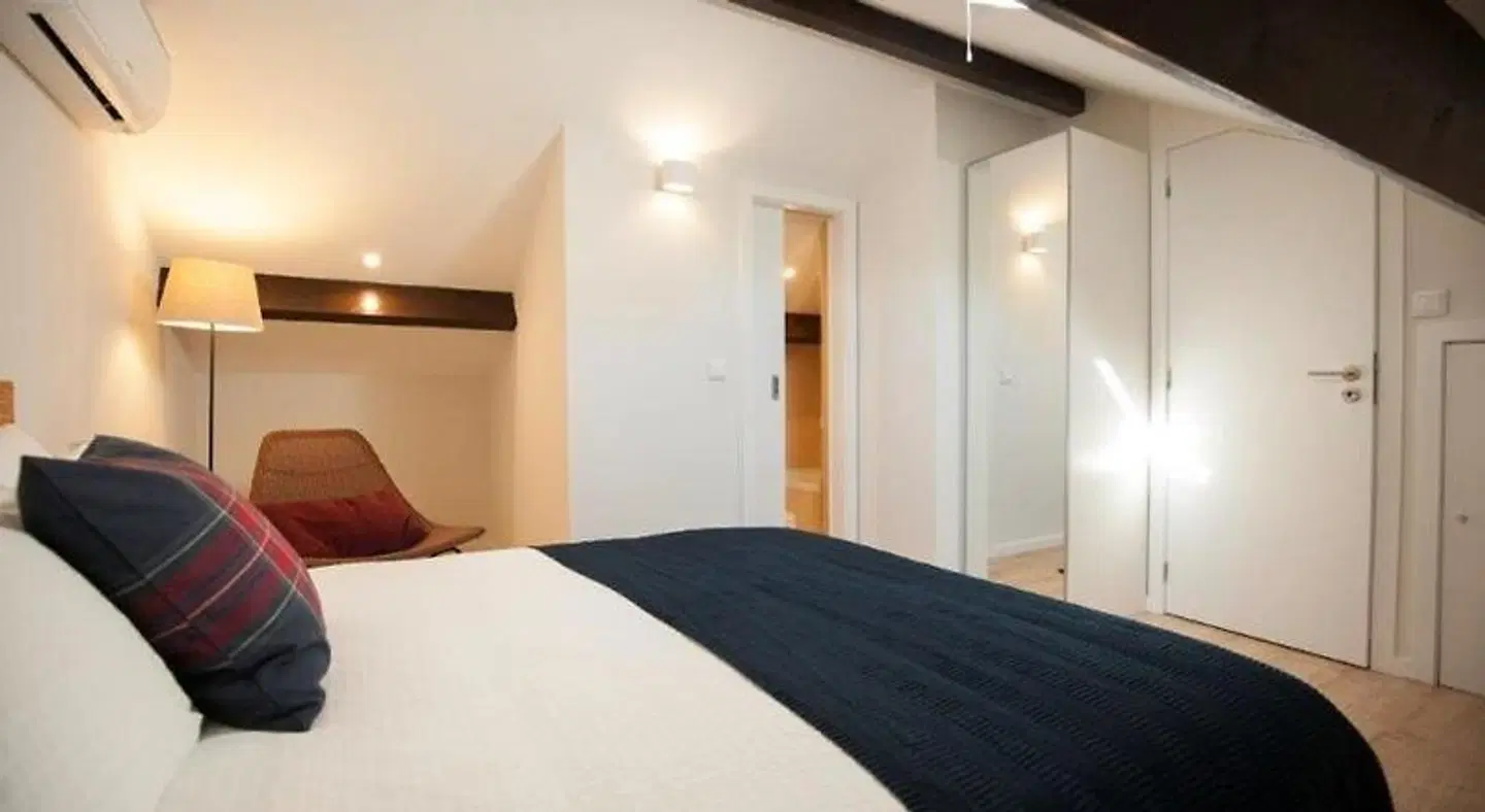 Oporto Waves ROOM_EXAMPLE