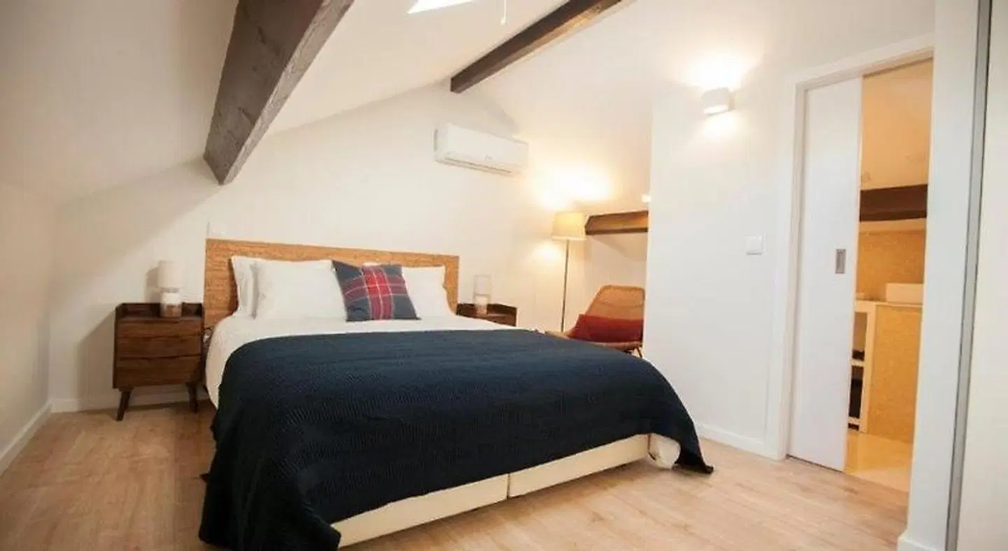 Oporto Waves ROOM_EXAMPLE