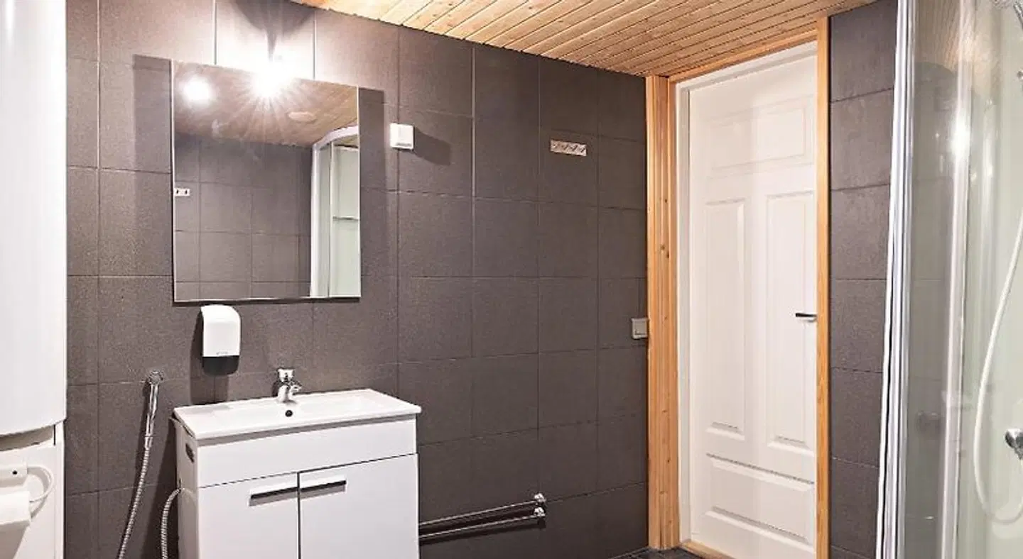 Näverniemi Holiday Center Badezimmer