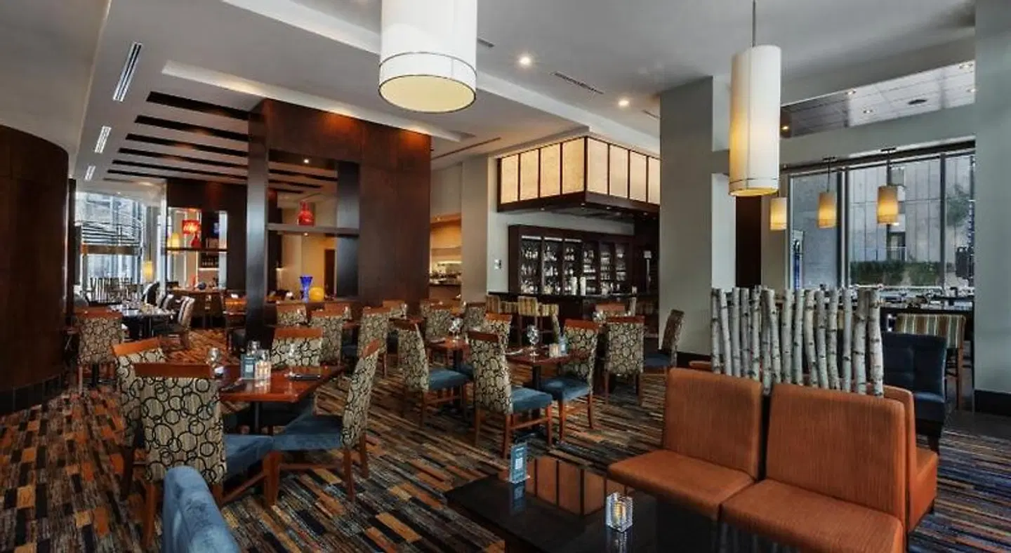 Courtyard by Marriott Montreal Downtown Bar
