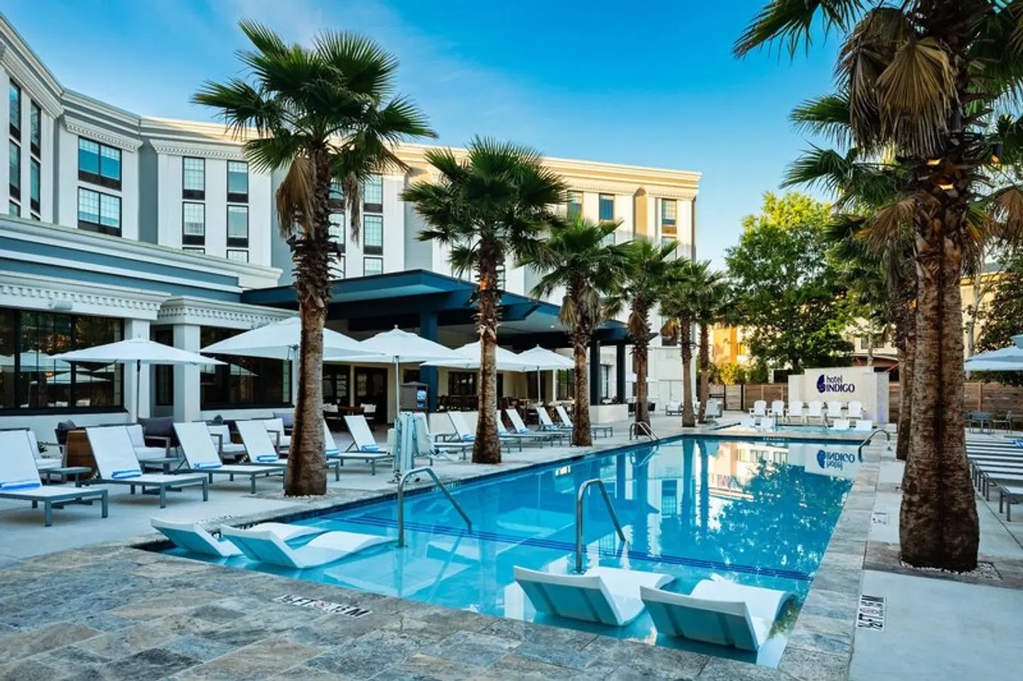 Hotel Indigo Mount Pleasant by IHG OUTDOOR_POOL