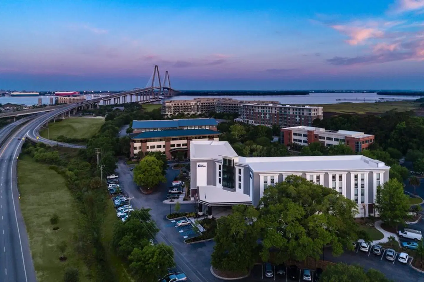 Hotel Indigo Mount Pleasant by IHG EXTERIOR
