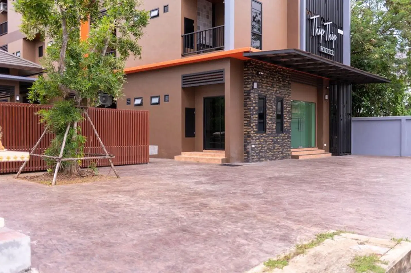 Thip Thip Hotel EXTERIOR