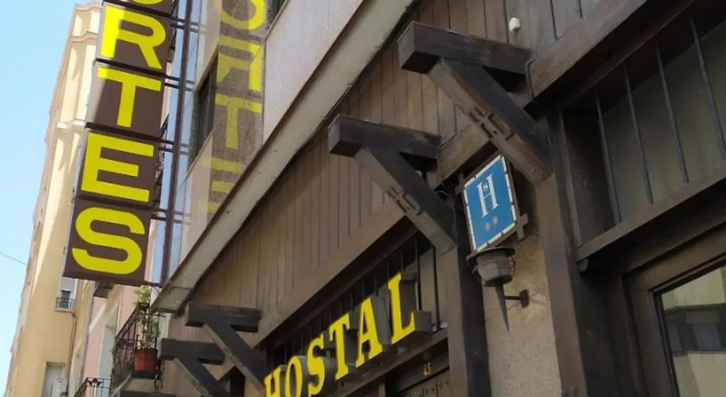 Hostal Cortes EXTERIOR