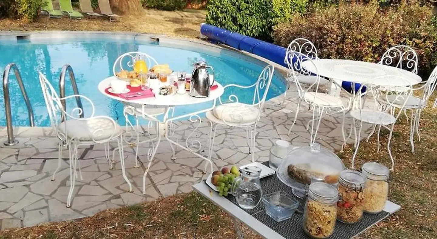 Chambres d'hôtes Le Calme OUTDOOR_POOL