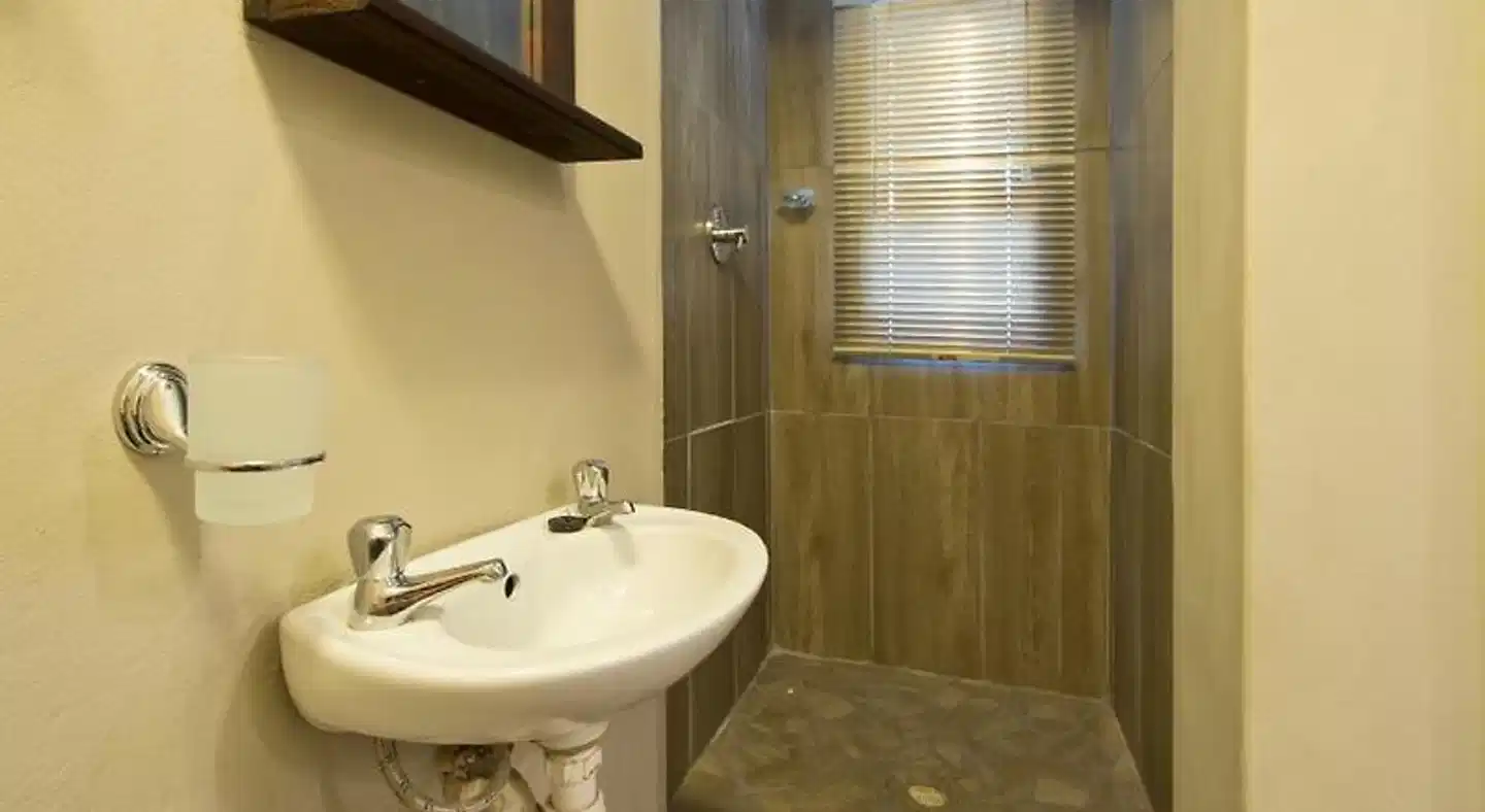 Luxury Backpackers Badezimmer