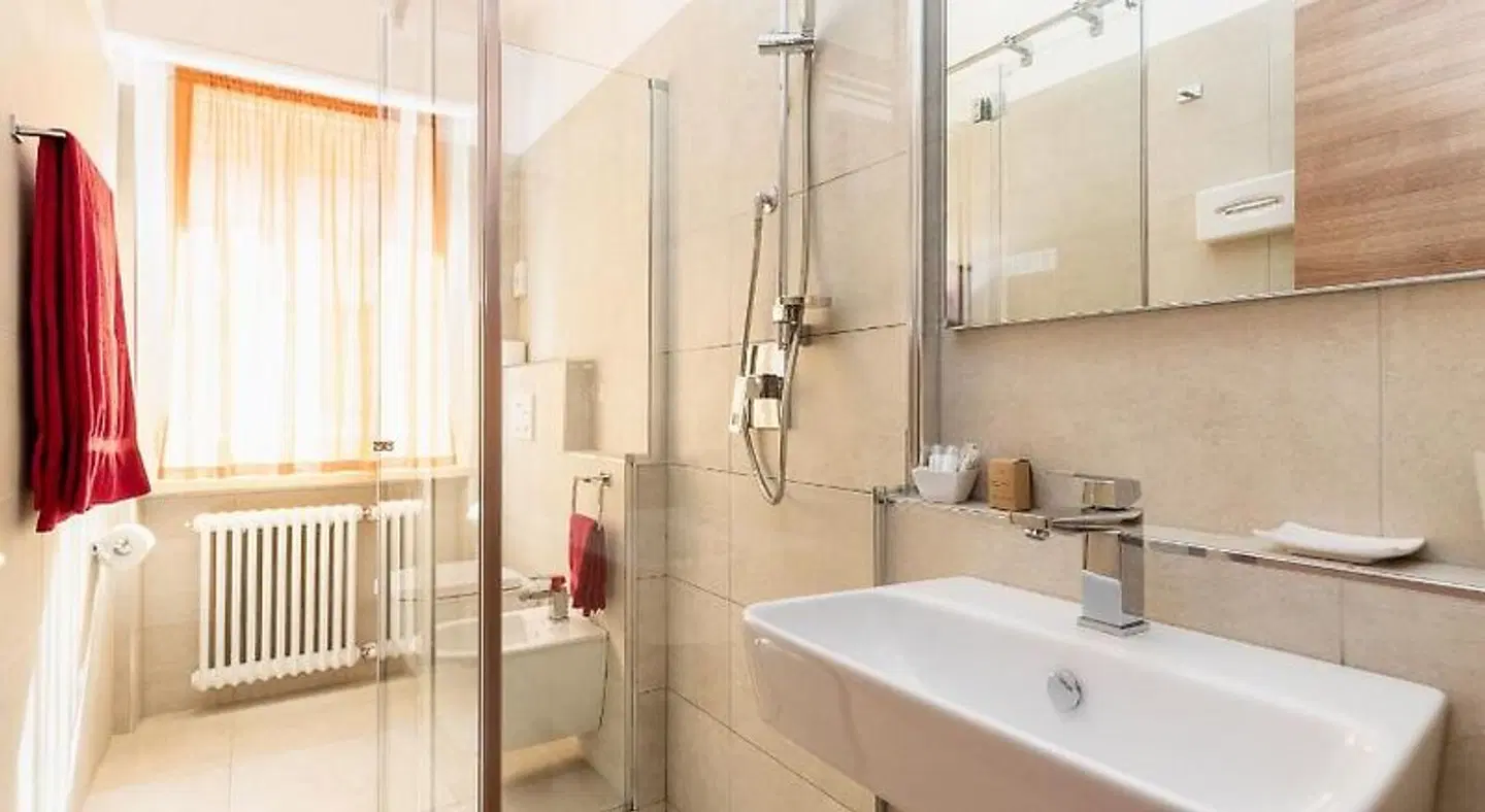 Hotel Garni Ischia Badezimmer