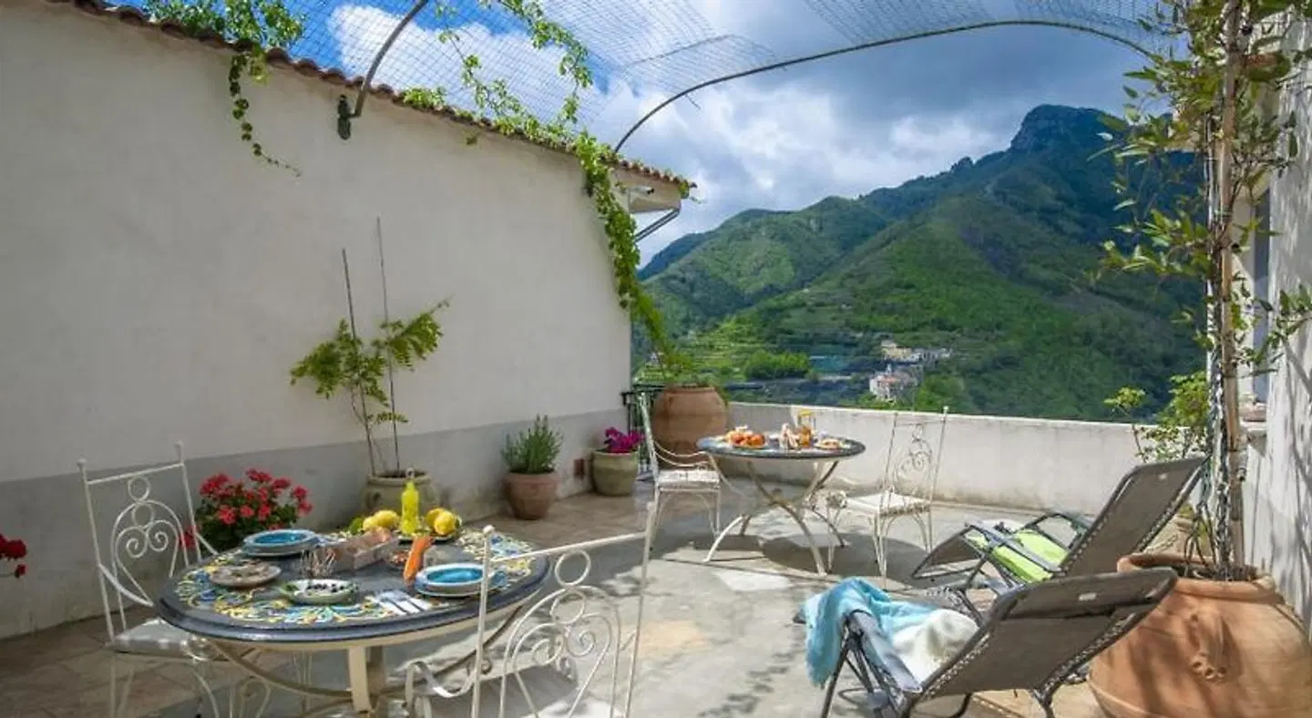 Il Mandorlo Terrasse