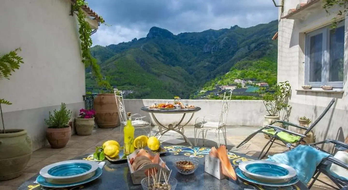Il Mandorlo Terrasse