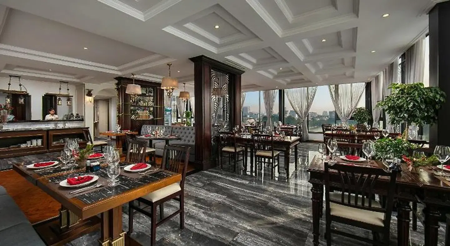 San Grand Hotel Bar