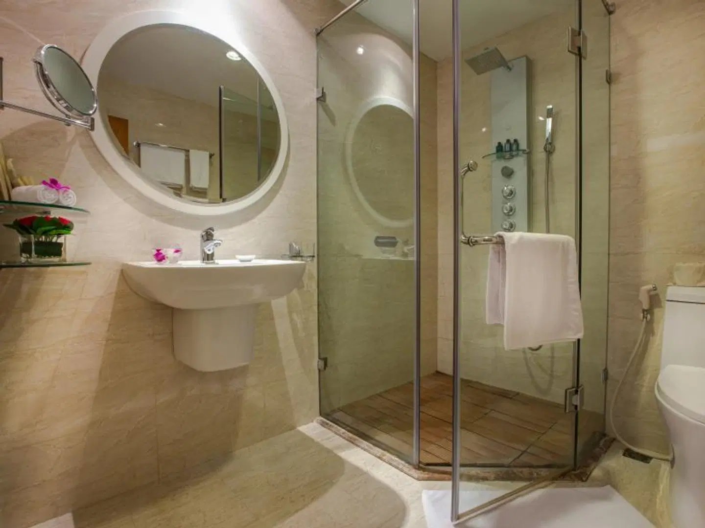 Hanoi Elegance Ruby Hotel Badezimmer