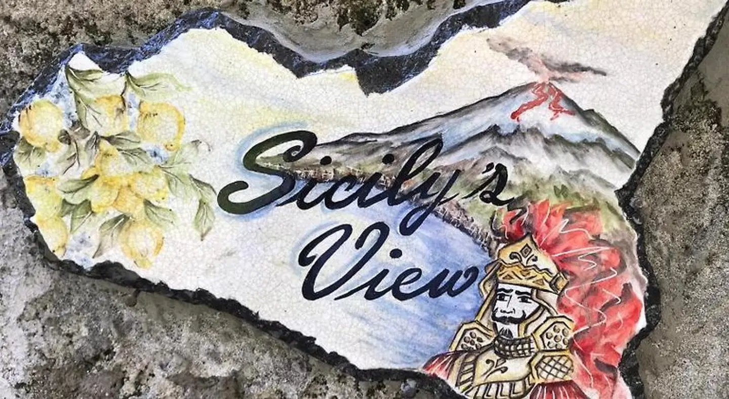 Sicily's View Tiere