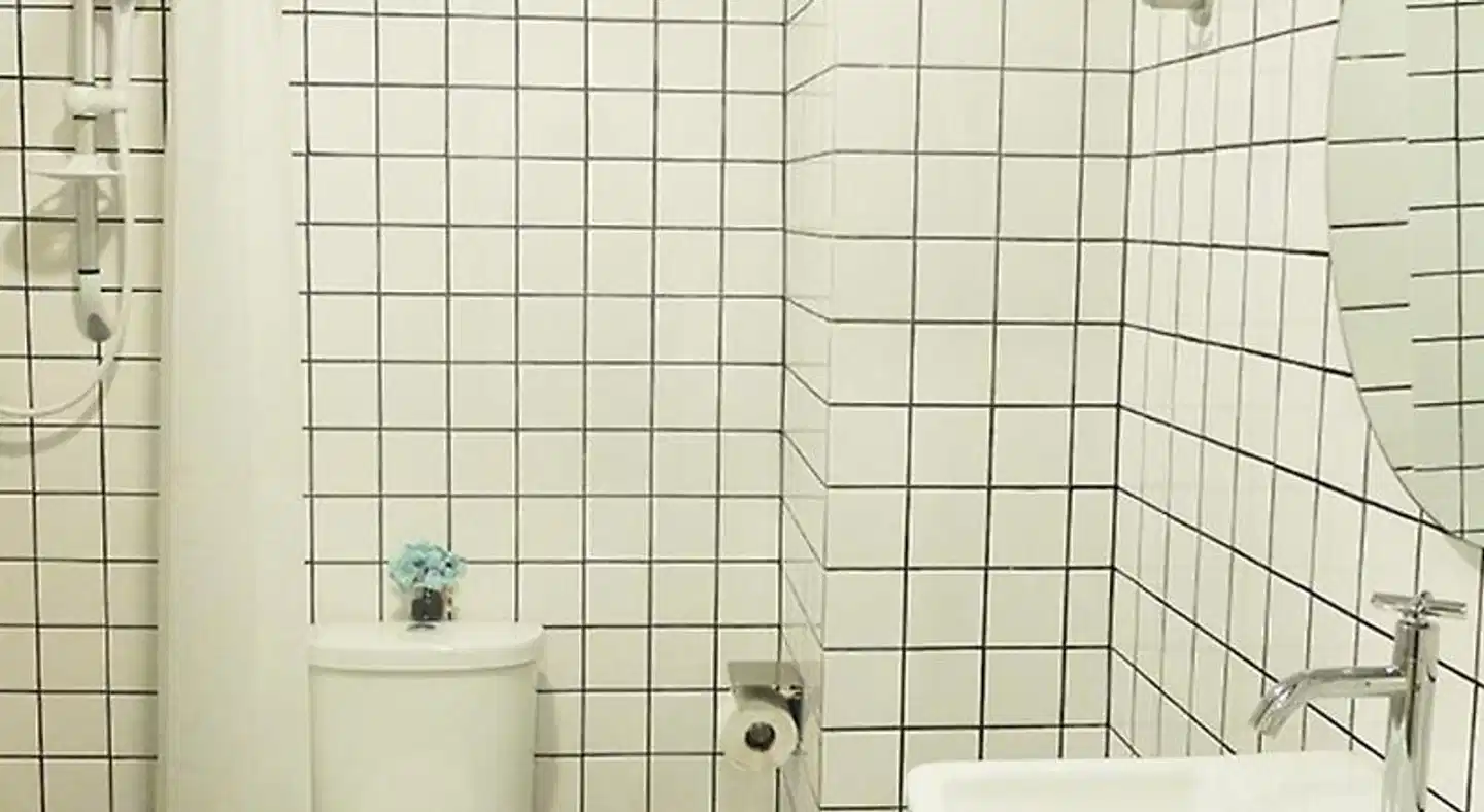 398 HOSTEL Badezimmer
