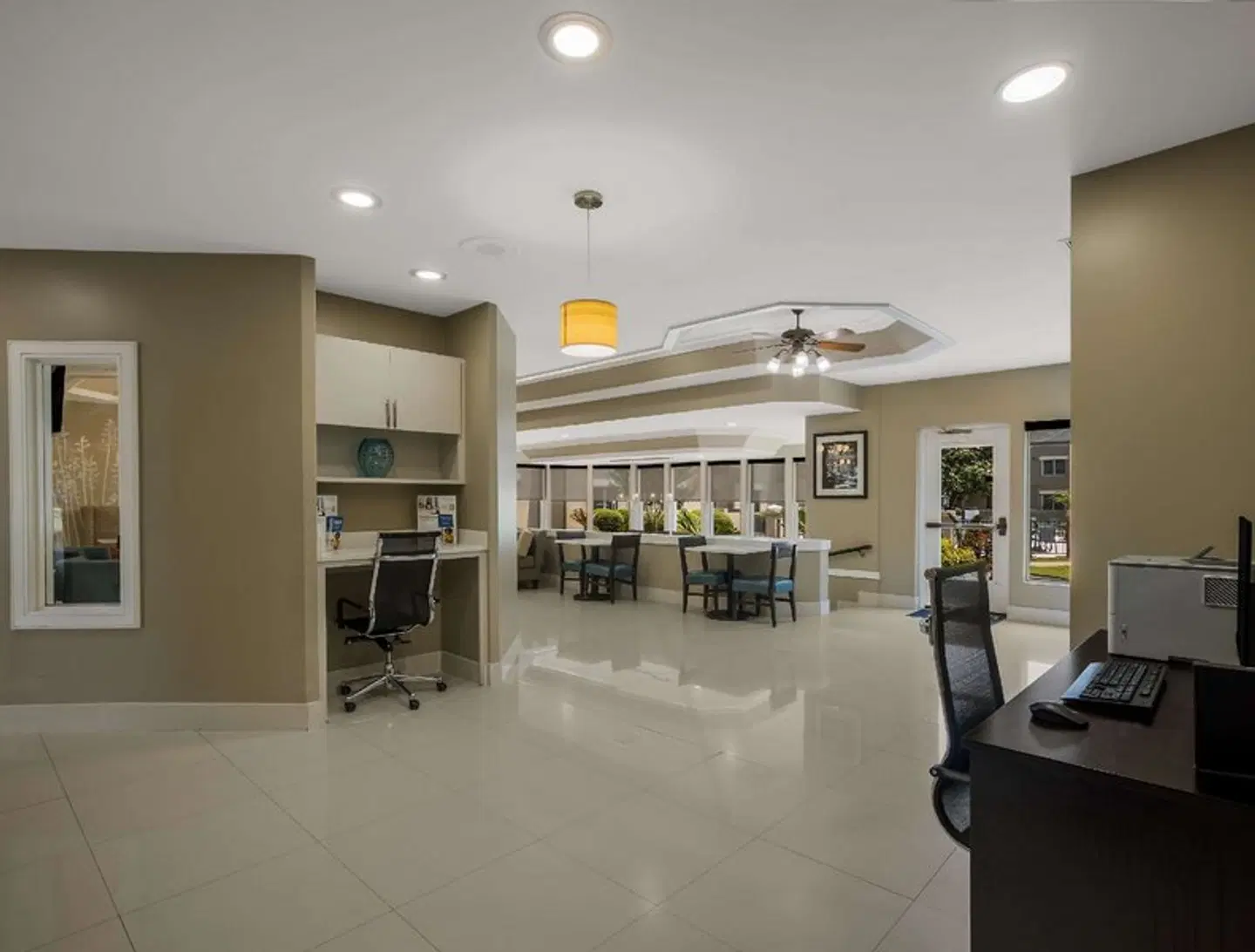 Mainstay Suites LOUNGE_LOBBY