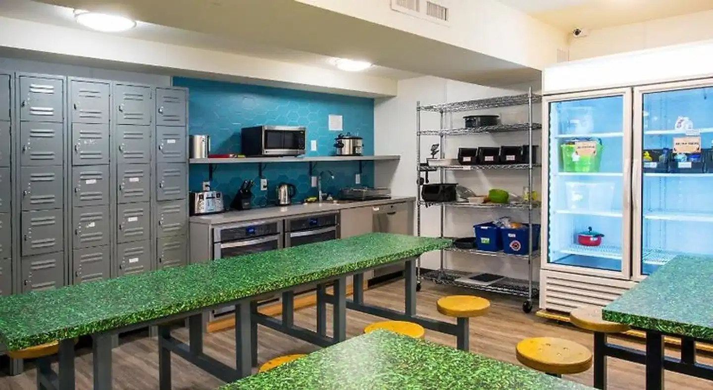 Jasper Downtown Hostel Bar