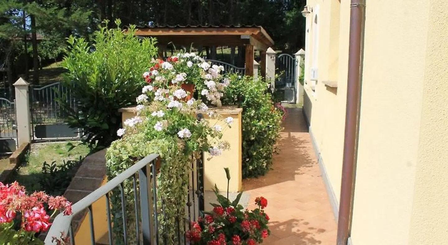 Donna Etrusca EXTERIOR