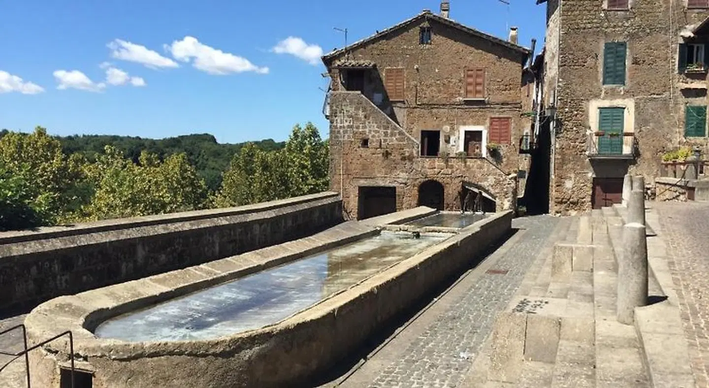 Donna Etrusca EXTERIOR