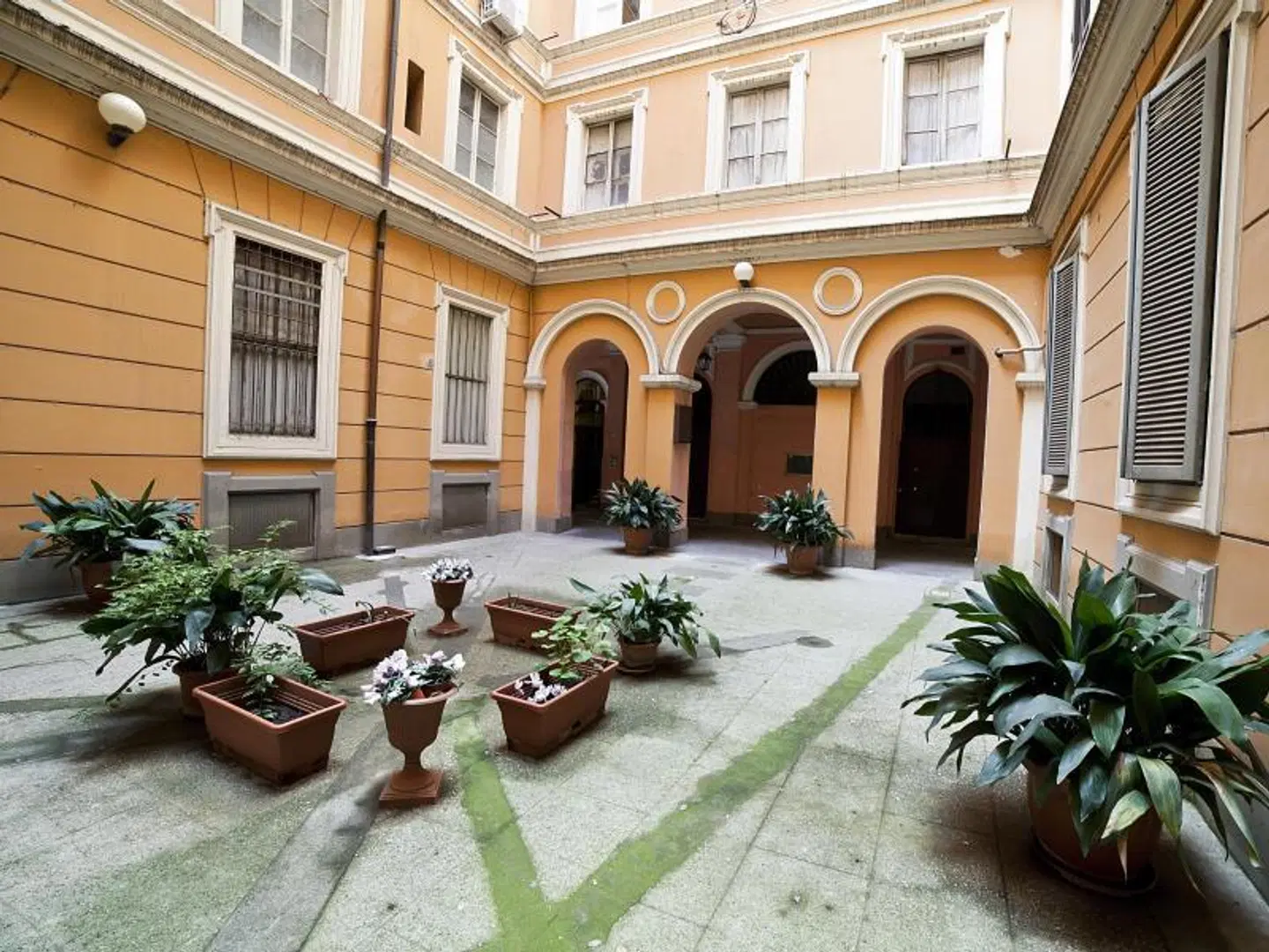 Roman Holidays EXTERIOR