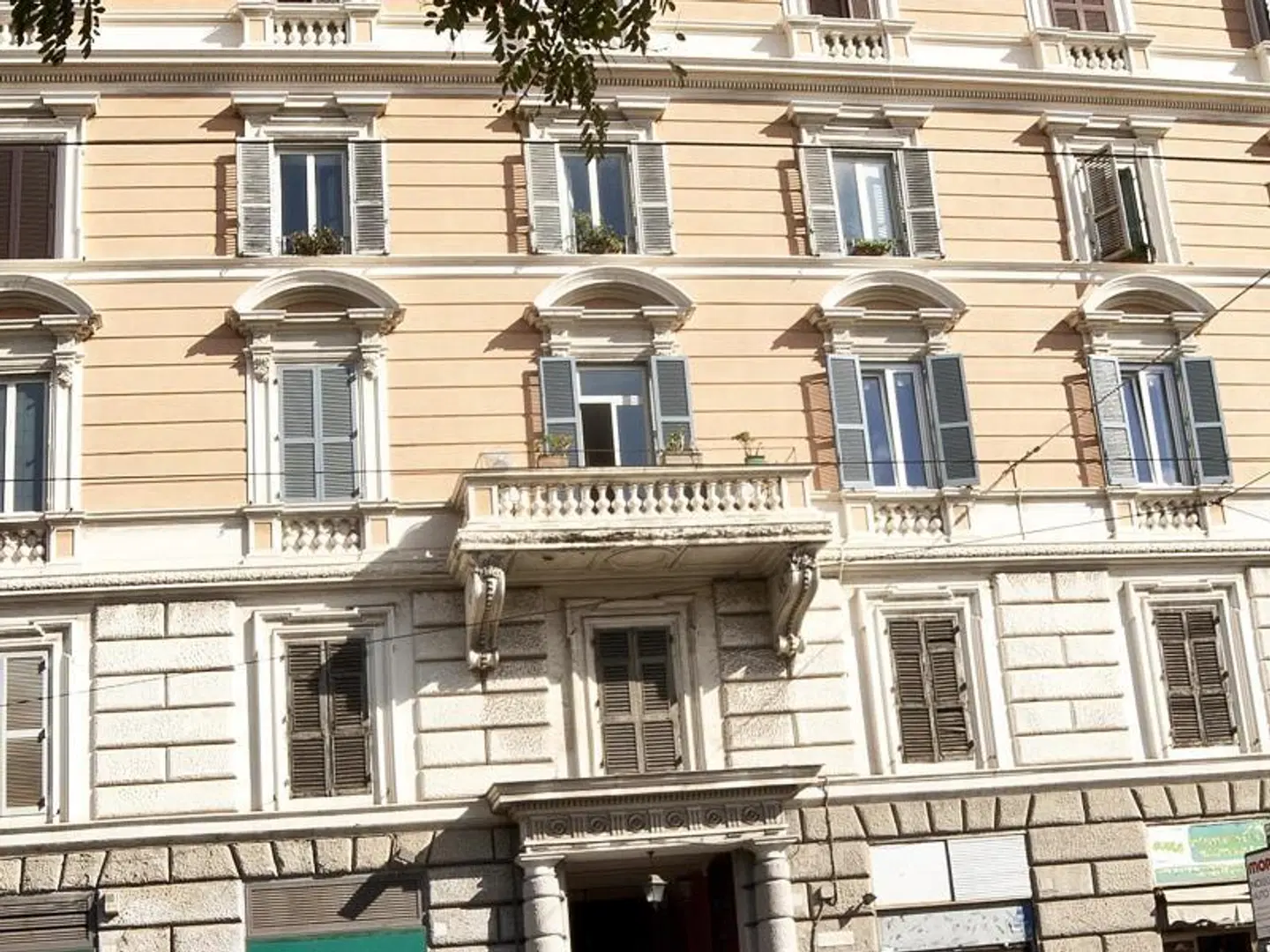 Roman Holidays EXTERIOR