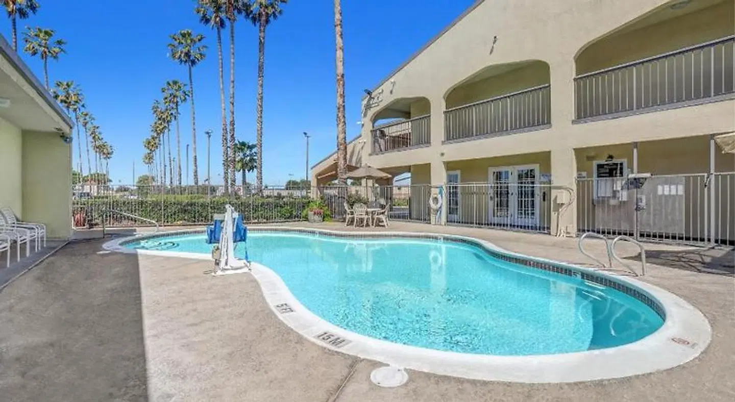 Motel 6 Lodi, CA OUTDOOR_POOL
