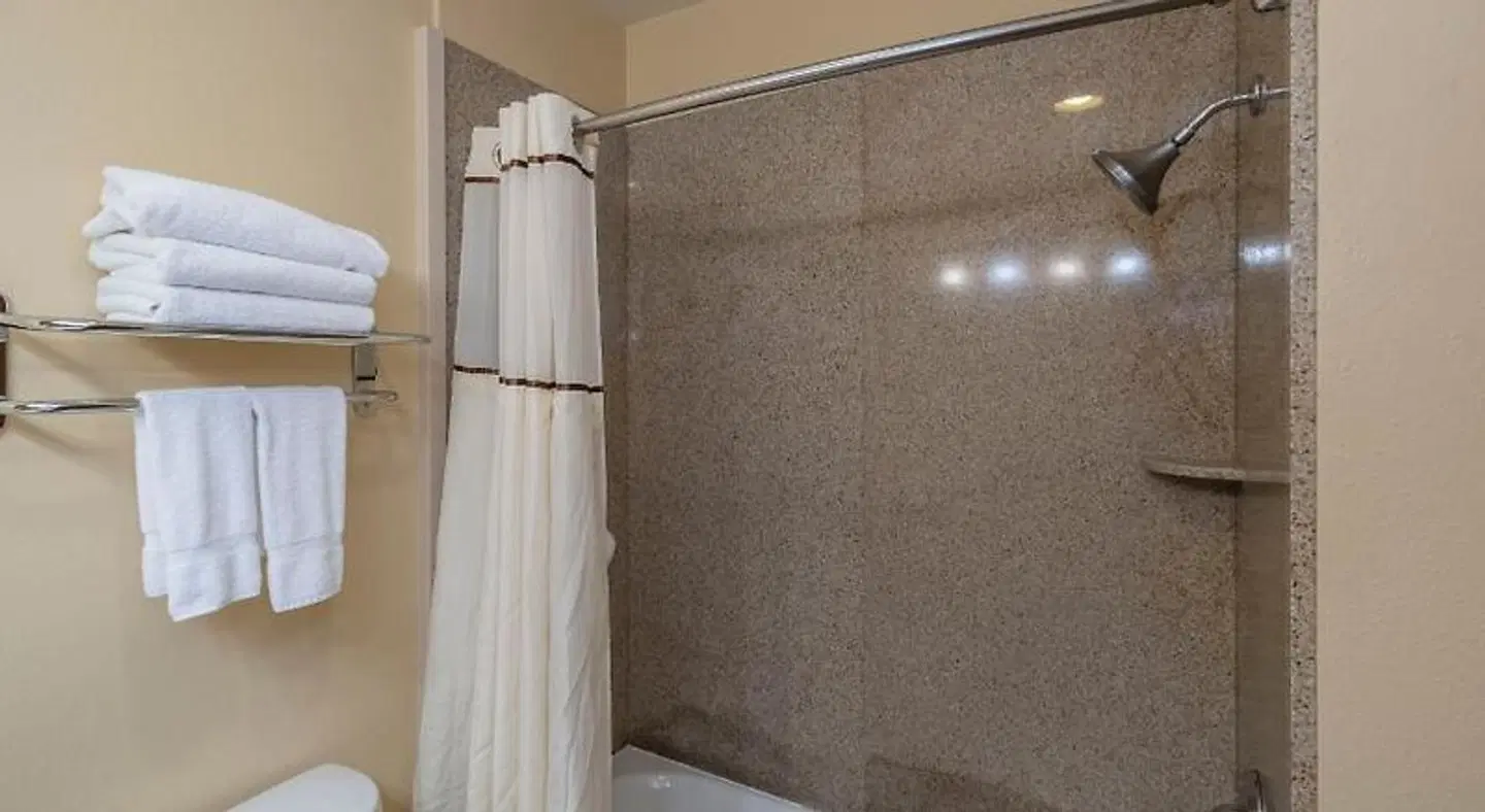 Truckee Donner Lodge Badezimmer