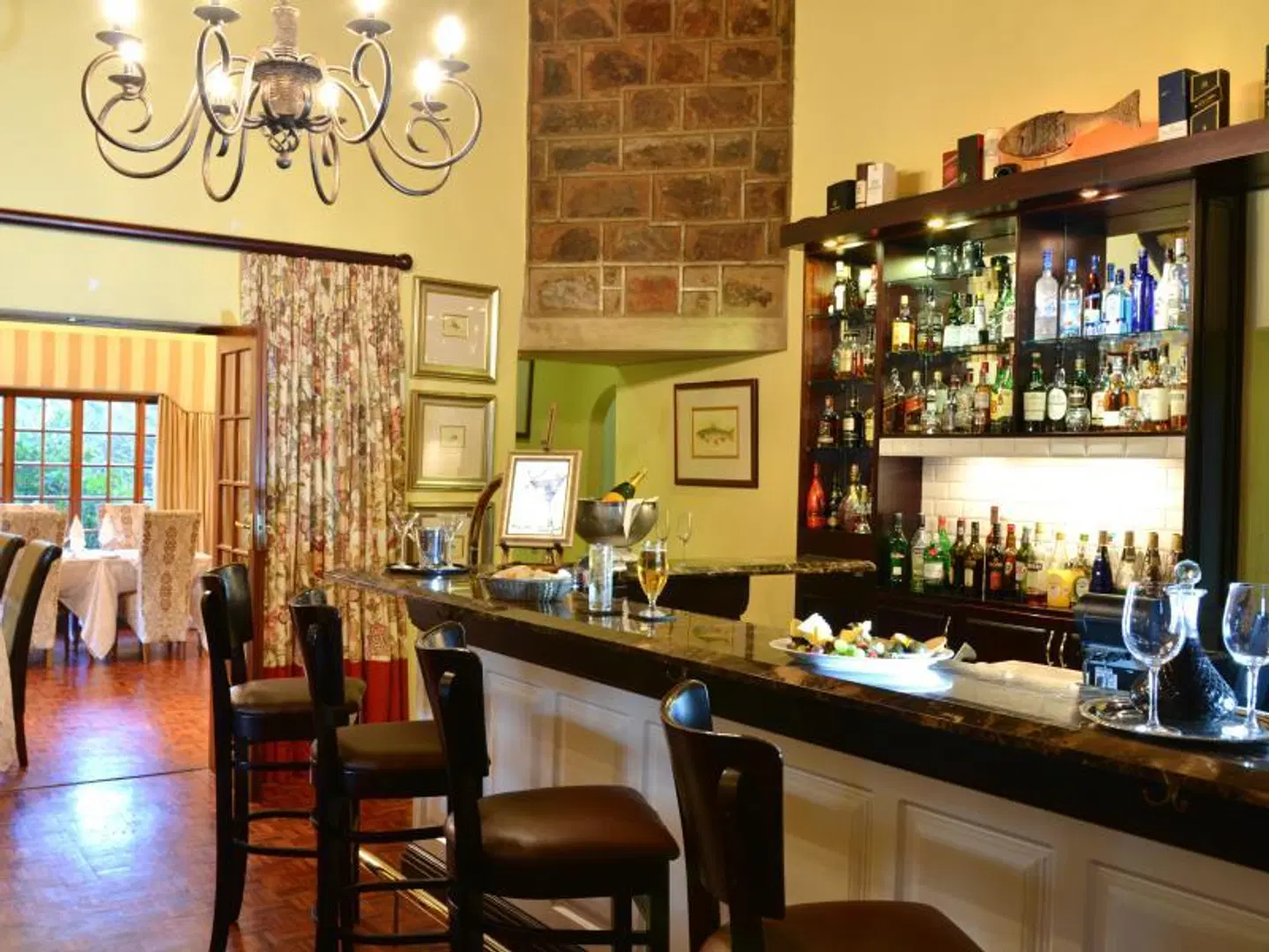 Walkersons Hotel & Spa Bar