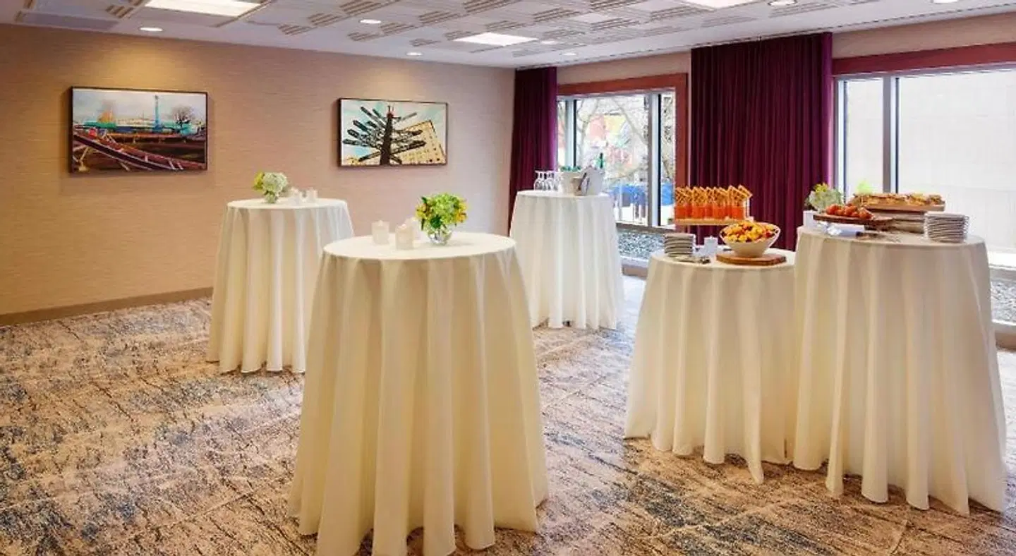 Courtyard by Marriott Portland City Center Restaurant