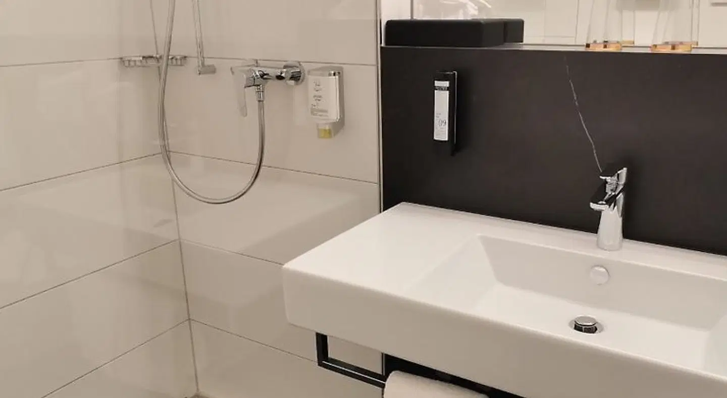 Saminapark Aparthotel Badezimmer