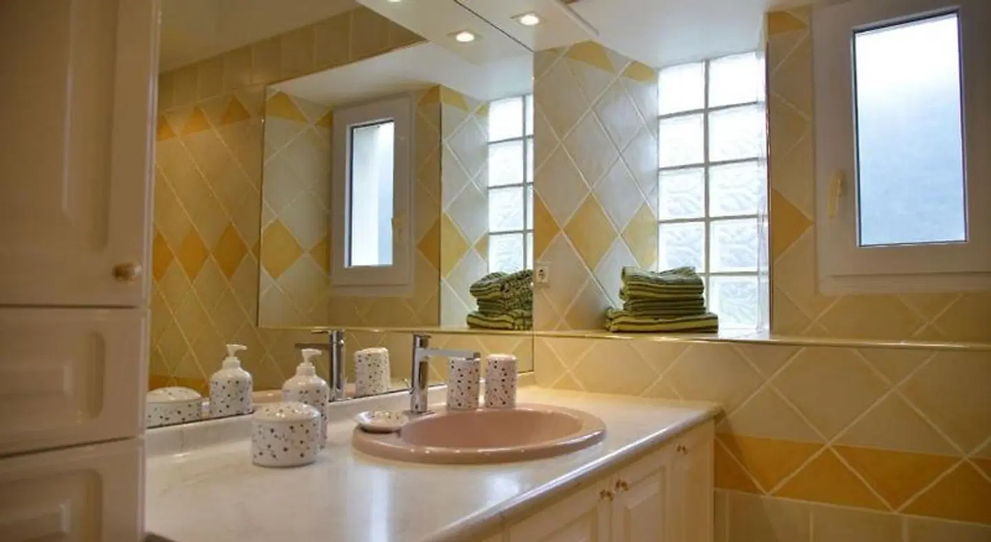 Au Grand Bonheur Badezimmer