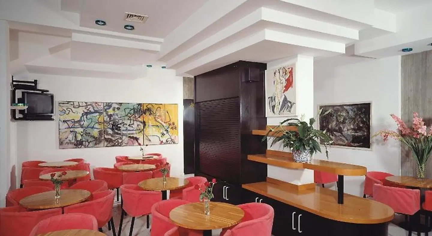 Wally Bar