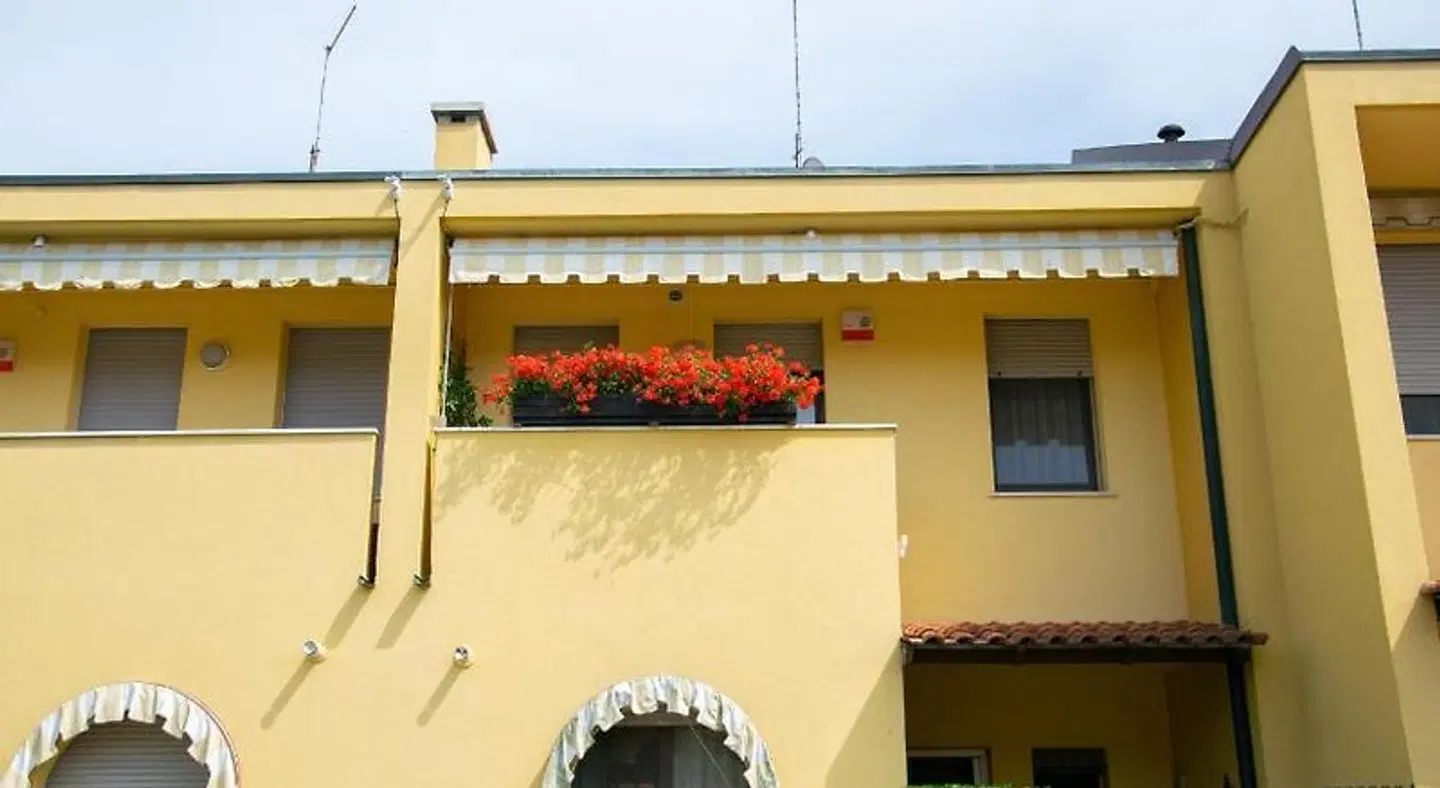 B&B Il Glicine Fiorito EXTERIOR