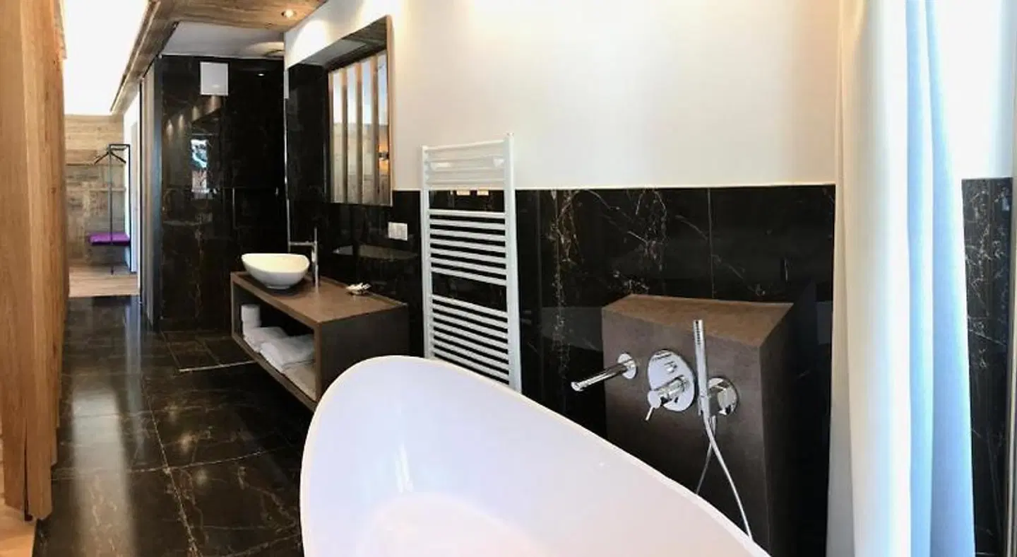 Hotel Enzian Badezimmer