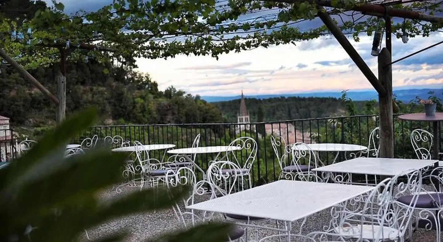 Auberge de la Tour de Brison Terrasse