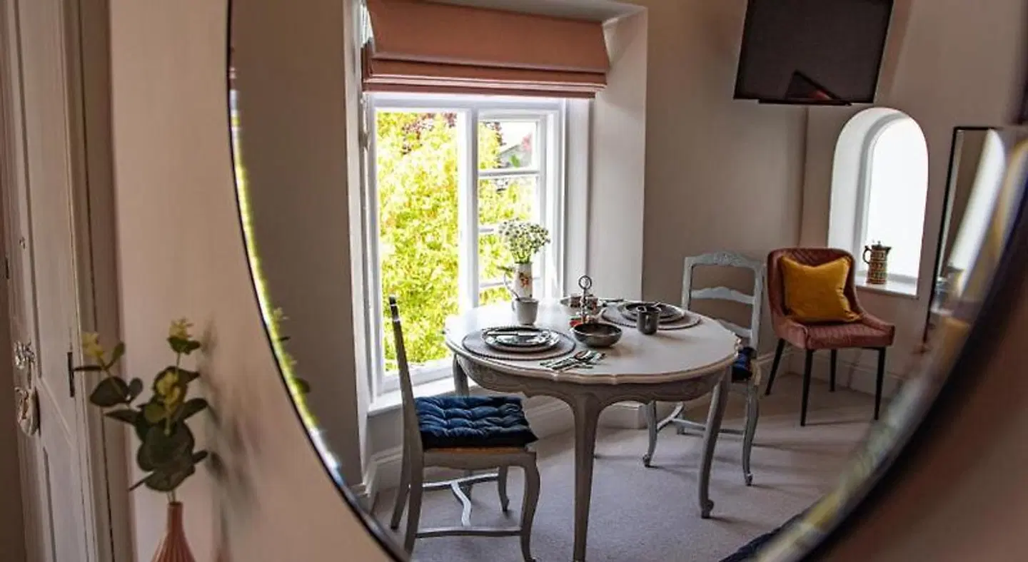 Apple Tree Bed and Breakfast Restaurant