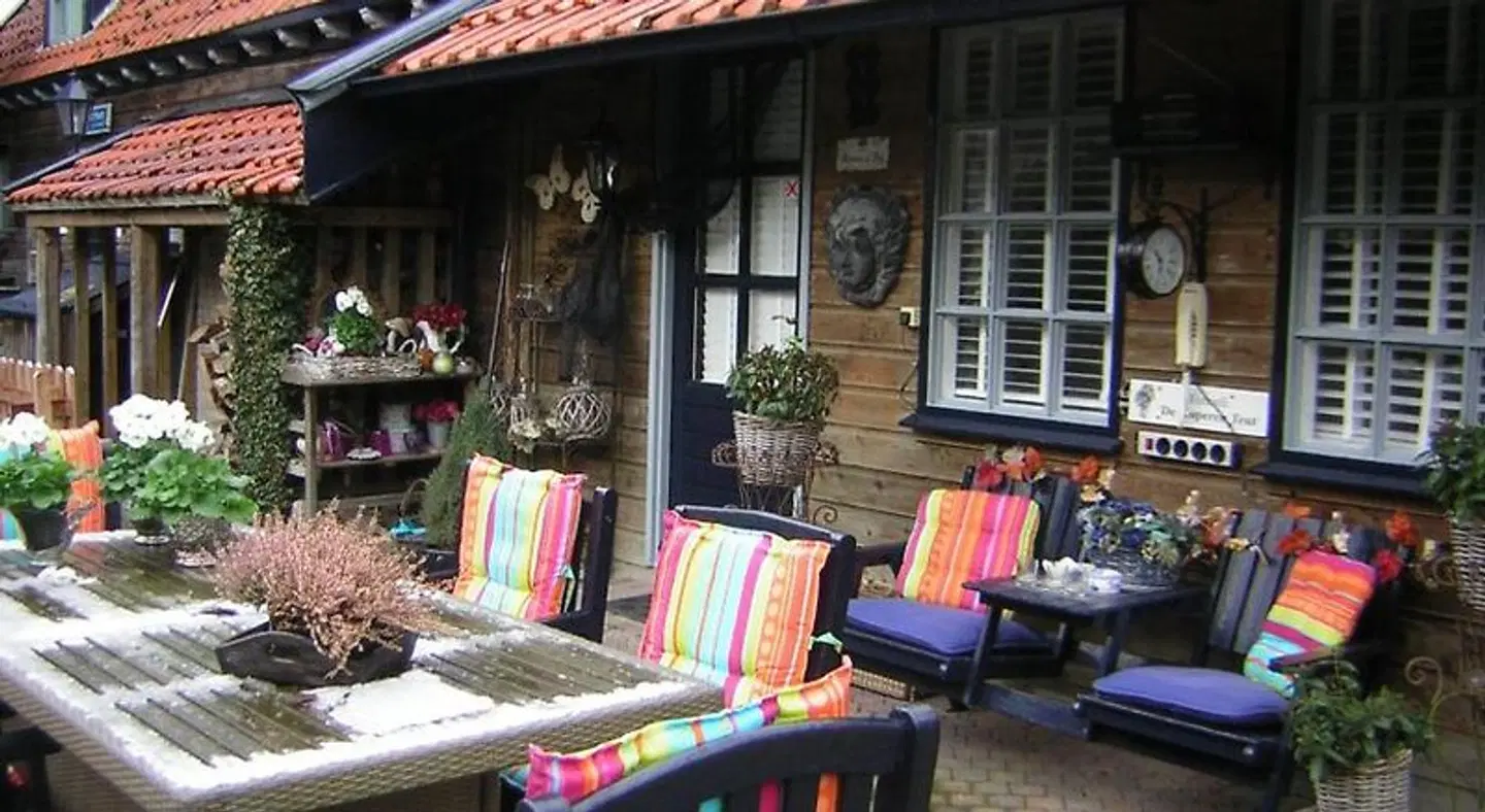 Prive tuinhuis B&B Elly Terrasse