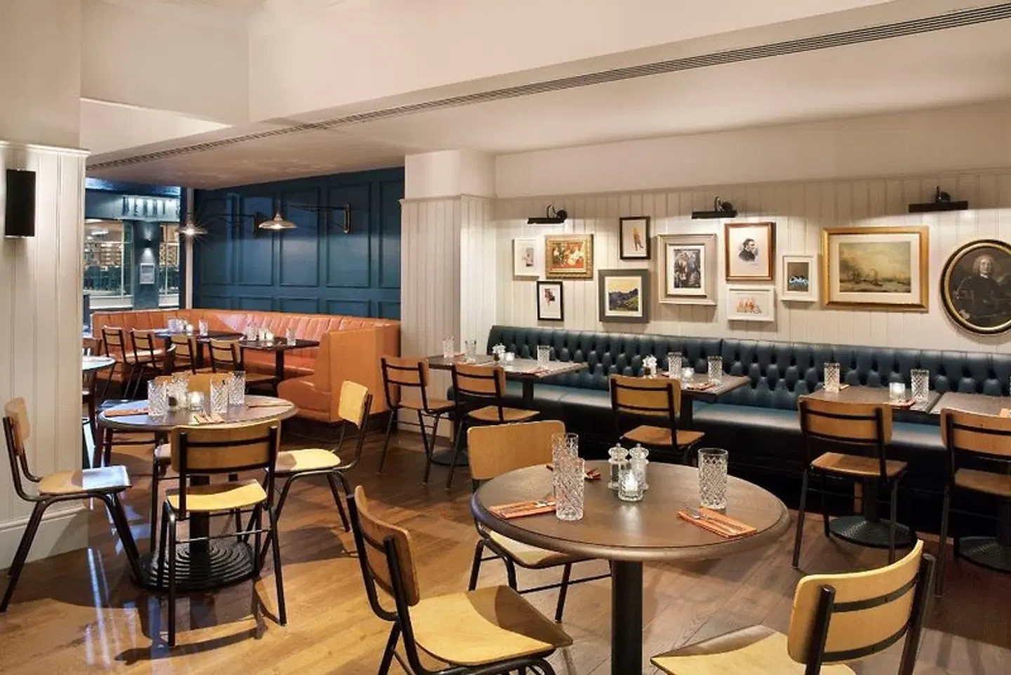 Leonardo Hotel Cardiff Bar