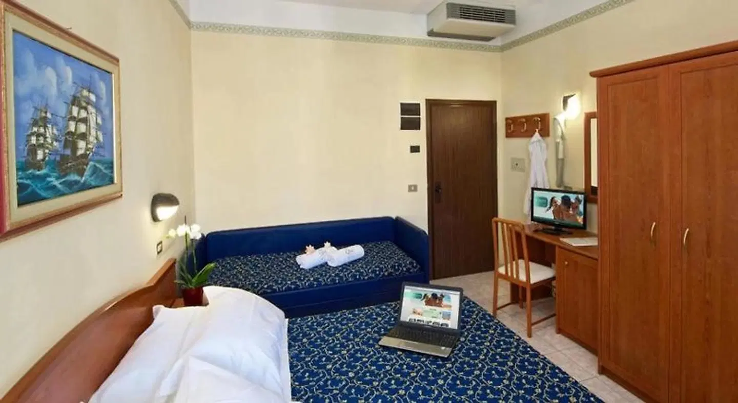 Queen Mary ROOM_EXAMPLE