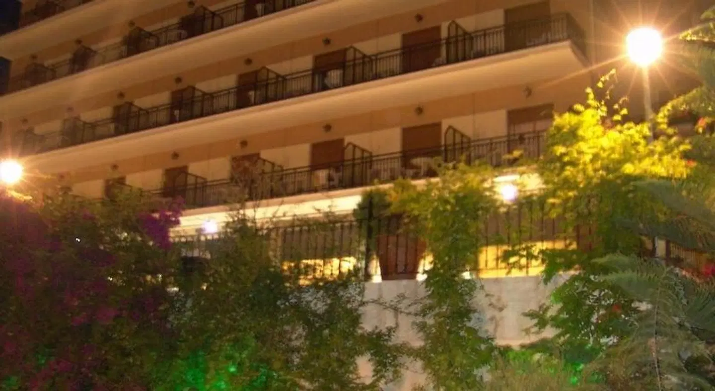 Merope Hotel EXTERIOR