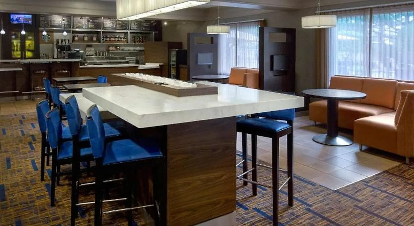 Sonesta Select Boston Woburn Burlington Bar