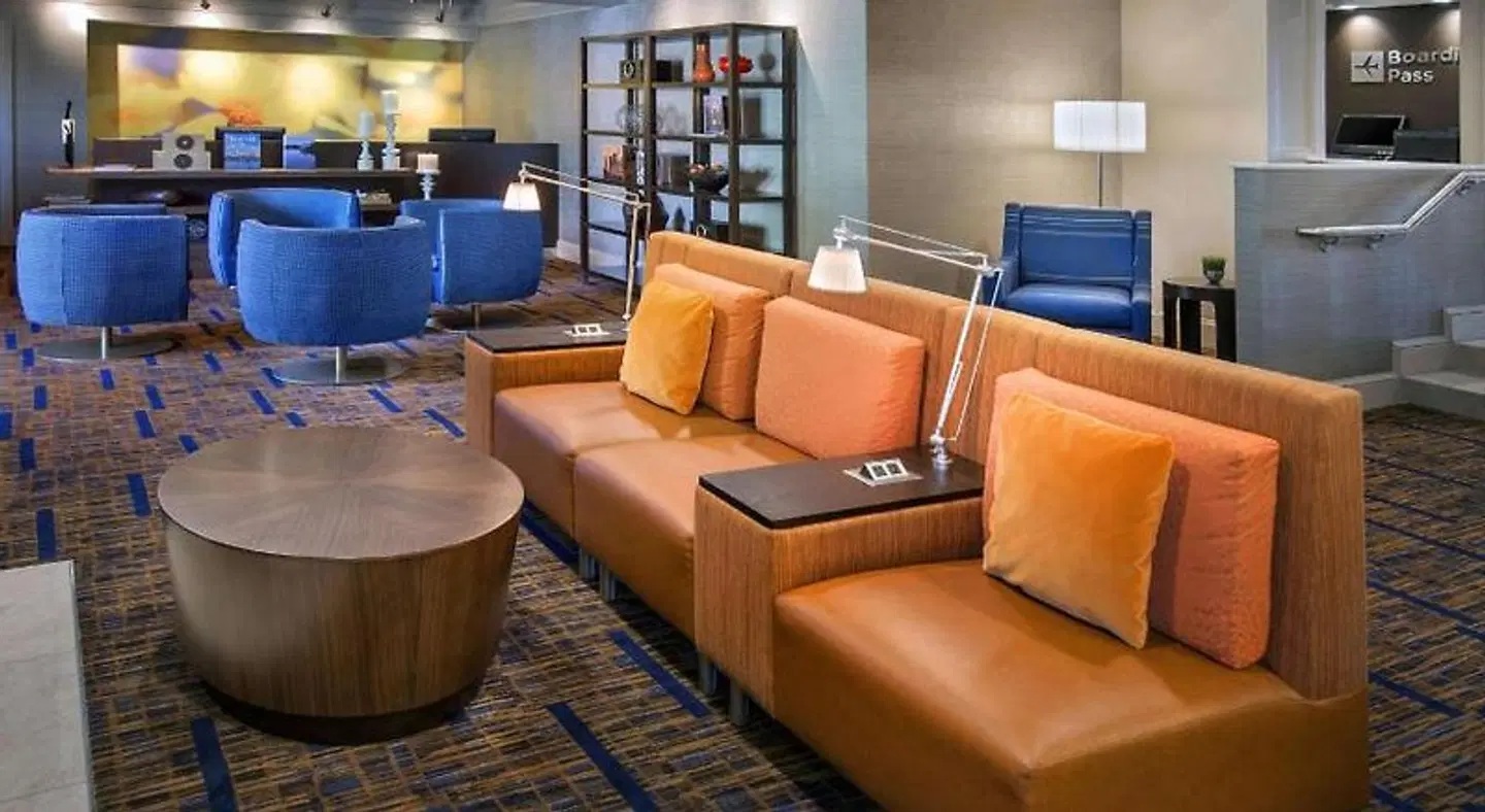 Sonesta Select Boston Woburn Burlington LOUNGE_LOBBY