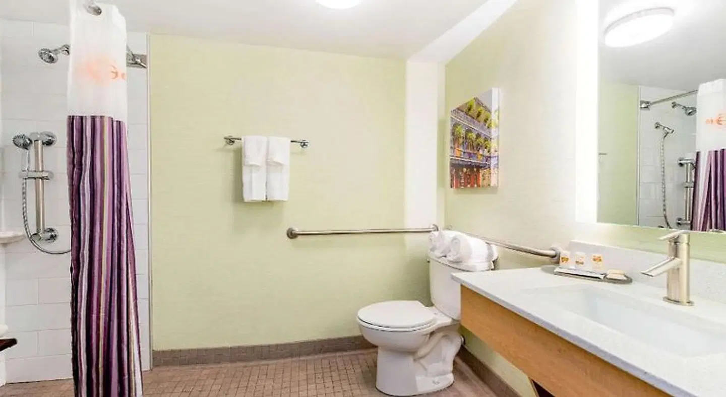 La Quinta Inn & Suites New Orleans Downtown Badezimmer