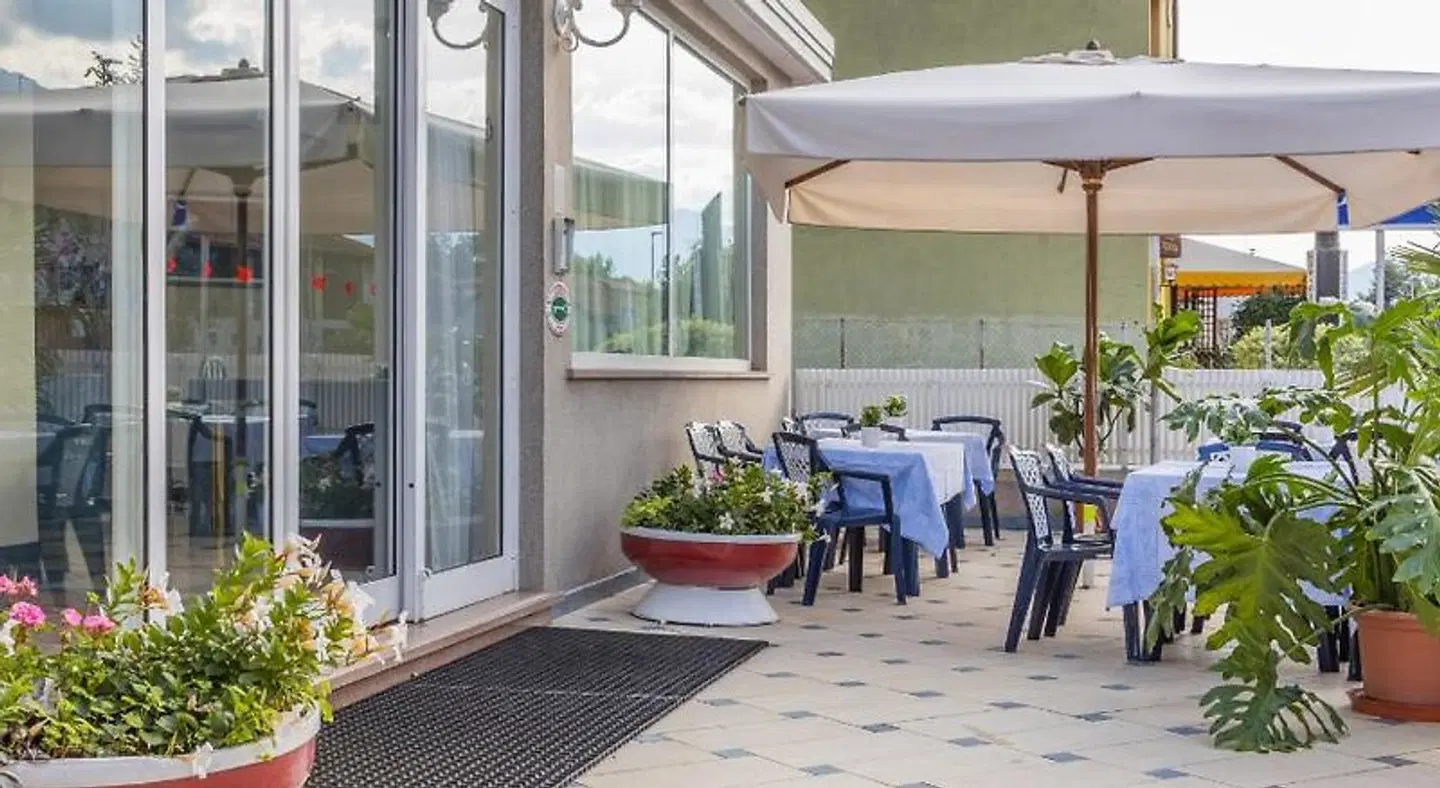 Aviano Palace Hotel Terrasse