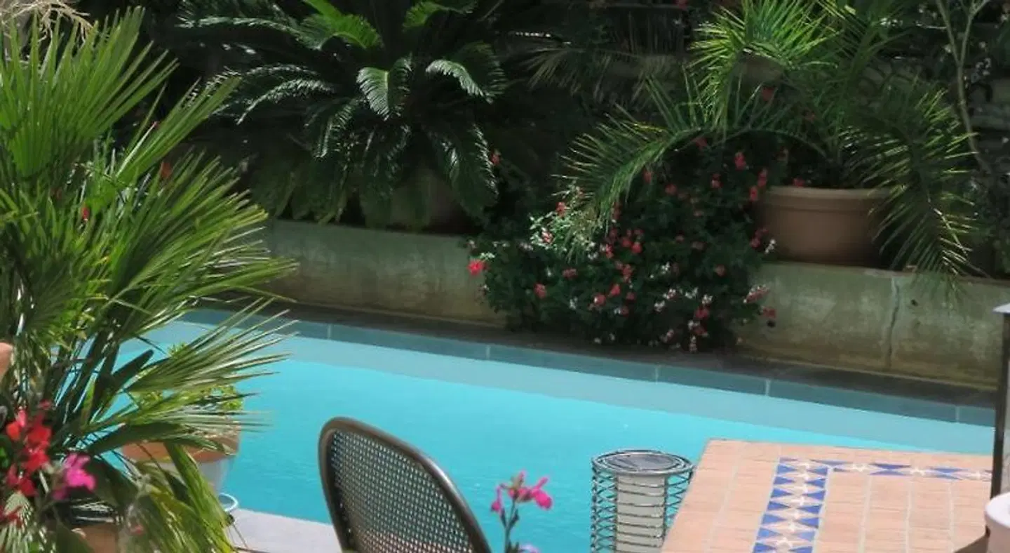 B&B Le Patio En Ville OUTDOOR_POOL