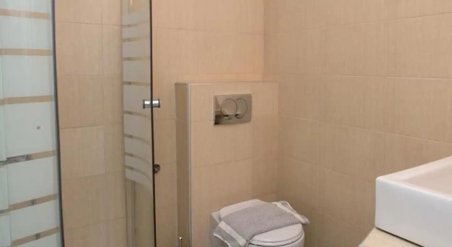 Rodon House Aparthotel Badezimmer