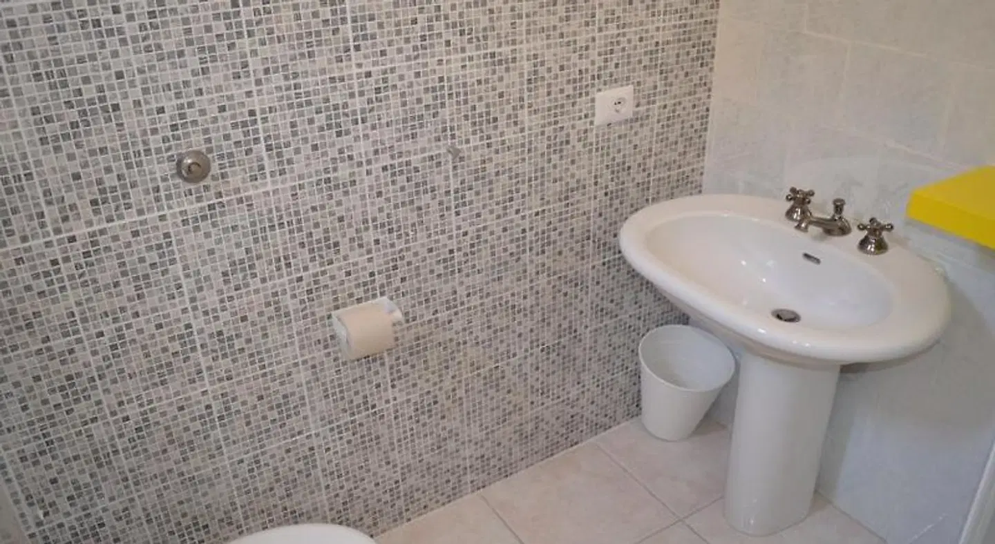 Dimora Hostel Badezimmer
