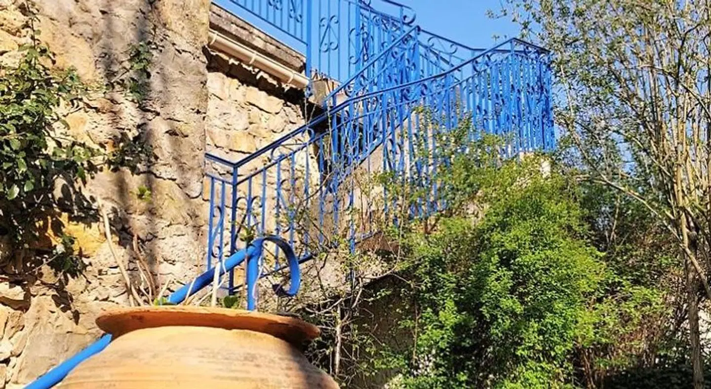 Les Gargouilles EXTERIOR