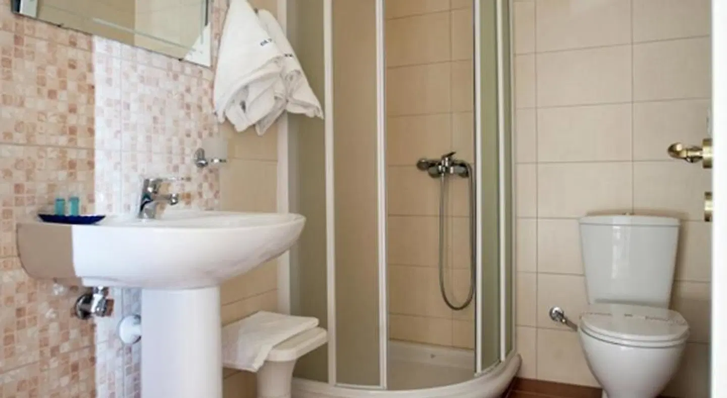Olympos Hotel Badezimmer