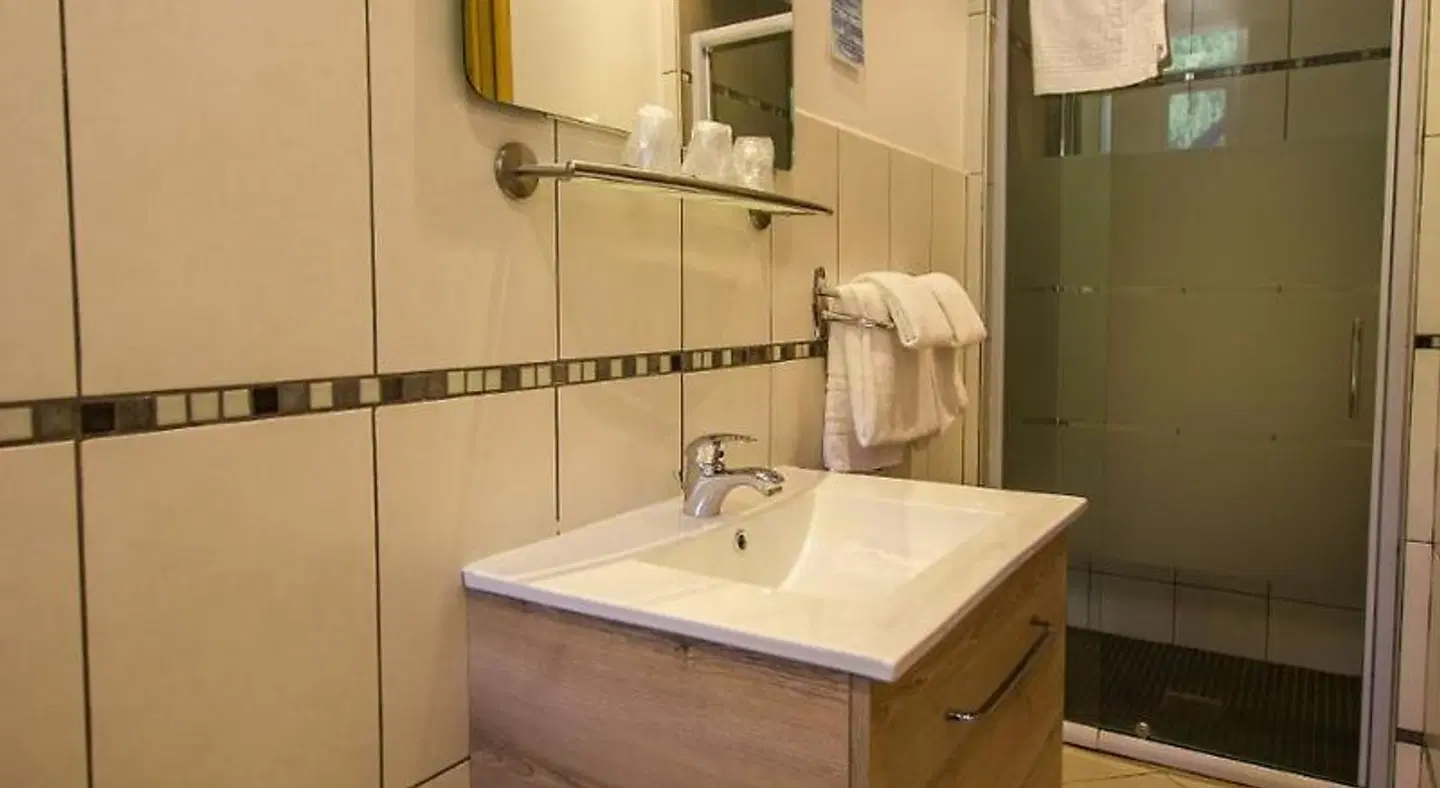 Hôtel Castillan Badezimmer
