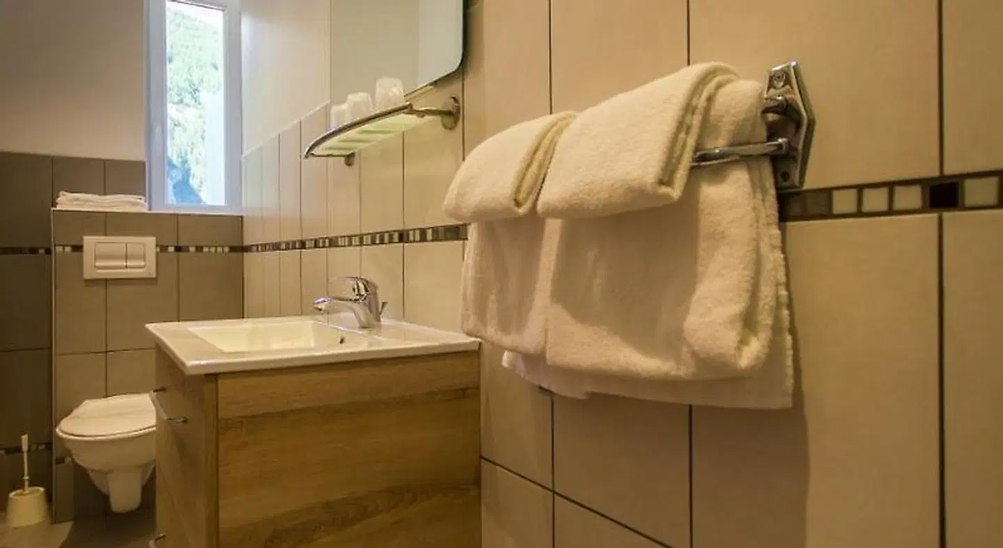 Hôtel Castillan Badezimmer