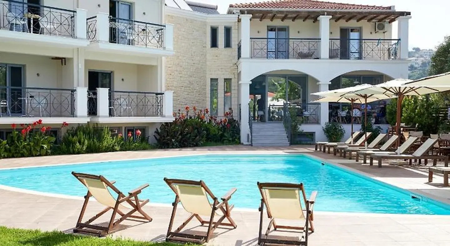 Sappho OUTDOOR_POOL